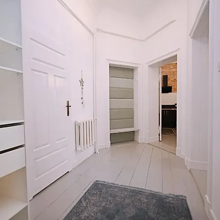 Victus Apartamenty, Apartament Antique 1 索波特